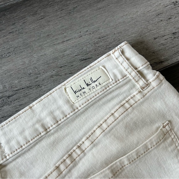 Nicole Miller SoHo High Rise Ankle Skinny Leg Raw Hem Jeans in Off White - Picture 8 of 8
